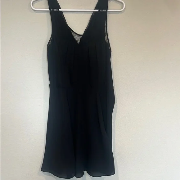 Chic Black Sleeveless Dress - Picture 1 of 5